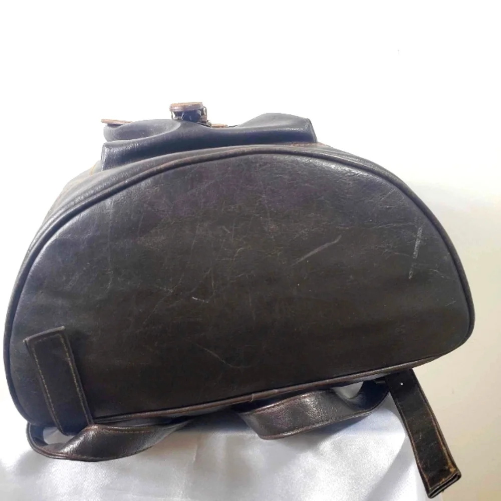 Vintage Leather Unisex Backpack - Picture 5 of 11